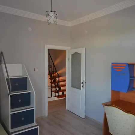 Triplex With Pool فيلة
